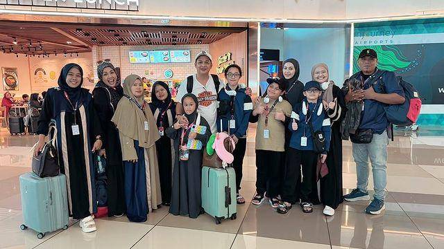 potret Pasha Ungu umrah bareng istri dan 4 anaknya (Instagram.com/pashaungu_vm)