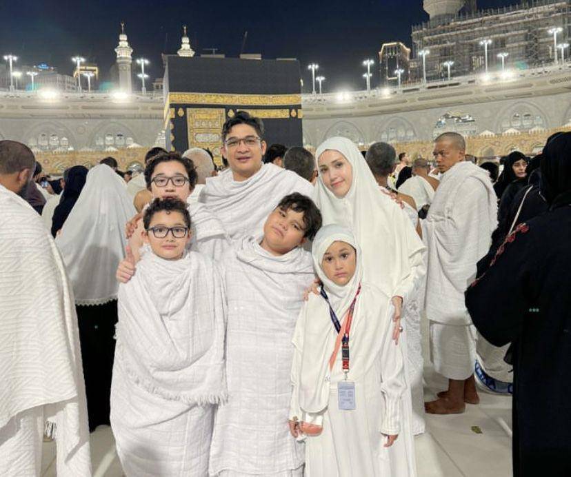 potret Pasha Ungu umrah bareng istri dan 4 anaknya (Instagram.com/pashaungu_vm)
