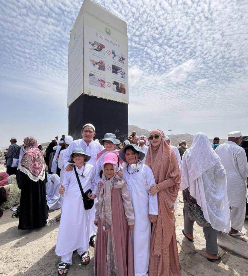 potret Pasha Ungu umrah bareng istri dan 4 anaknya (Instagram.com/pashaungu_vm)