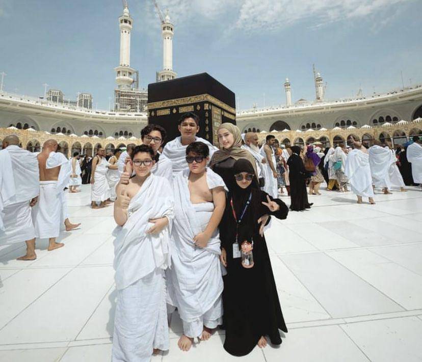 potret Pasha Ungu umrah bareng istri dan 4 anaknya (Instagram.com/pashaungu_vm)
