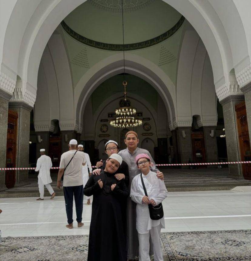 potret Pasha Ungu umrah bareng istri dan 4 anaknya (Instagram.com/pashaungu_vm)