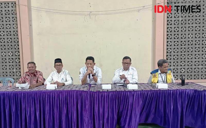 Deputi Alimuddin berikan arahan dalam rapat penataan koridor Sepaku di balai Desa (IDN Times/Ervan)