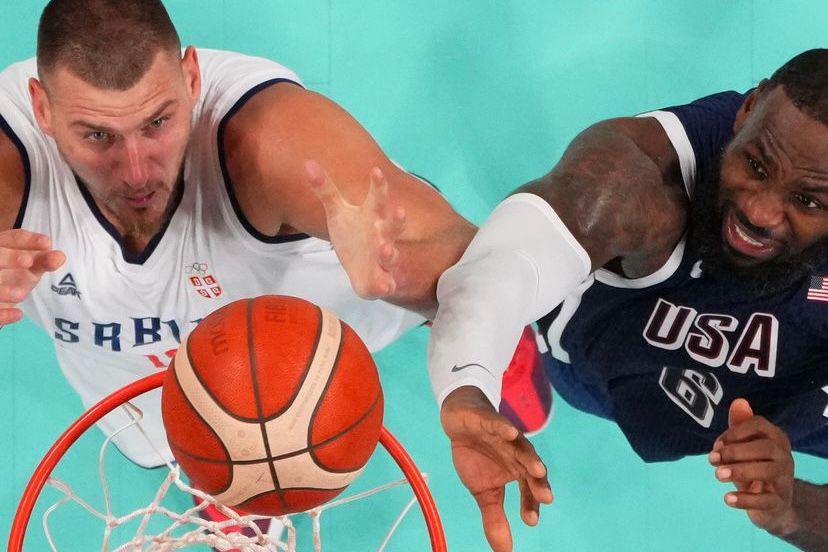 James LeBron dan Nikola Jokic di pertandingan fase grup basket putra Olimpiade Paris 2024 (instagram.com/usabasketball)
