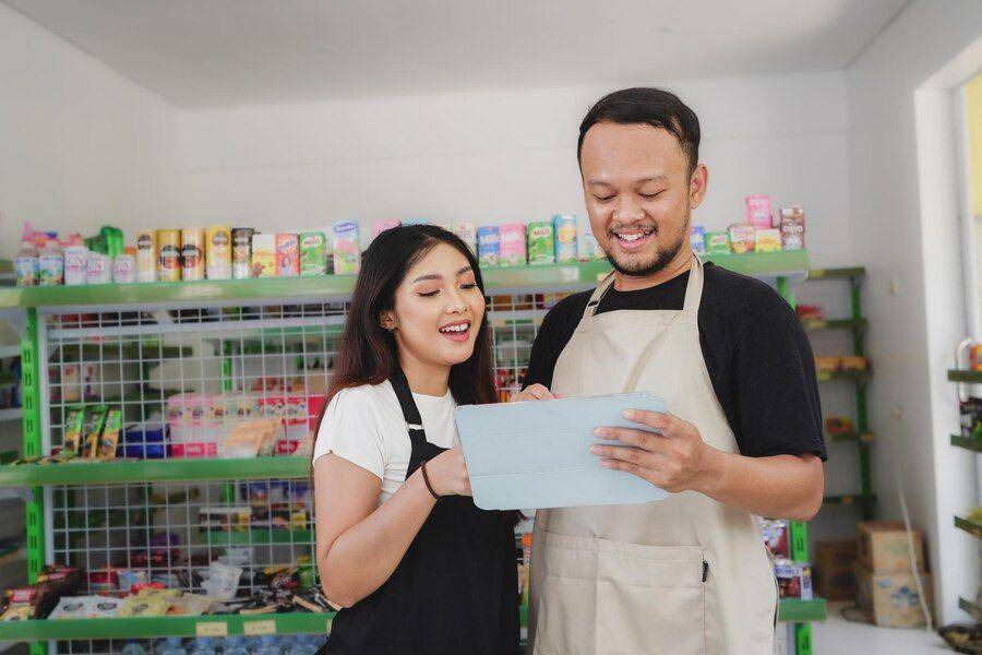 ilustrasi belanja di minimarket (Freepik.com/reezky11)