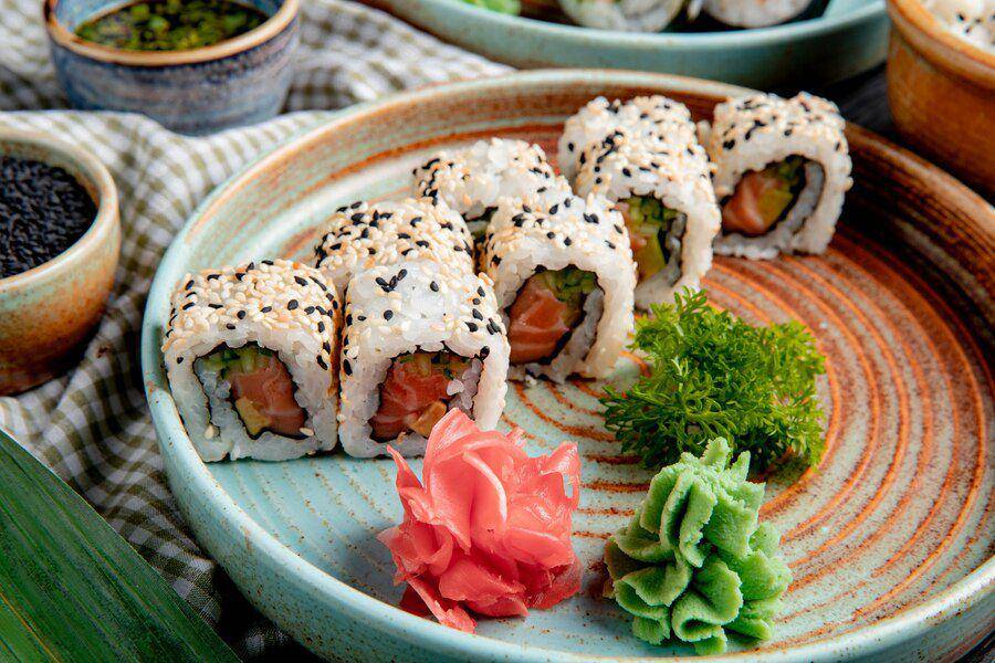 Ilustrasi sushi (freepik.com/stockking)