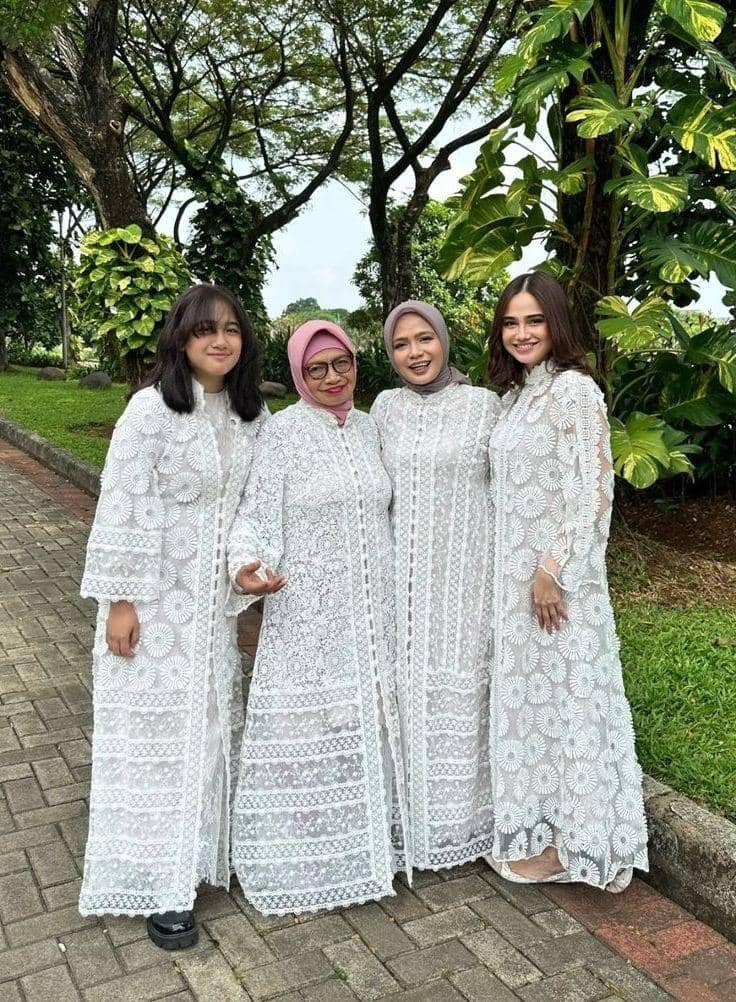 Syifa Hadju dan mama (instagram.com/sndihadju)