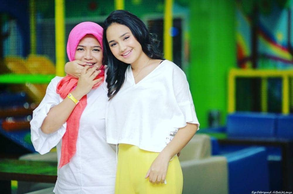Syifa Hadju dan mama (instagram.com/sndihadju)