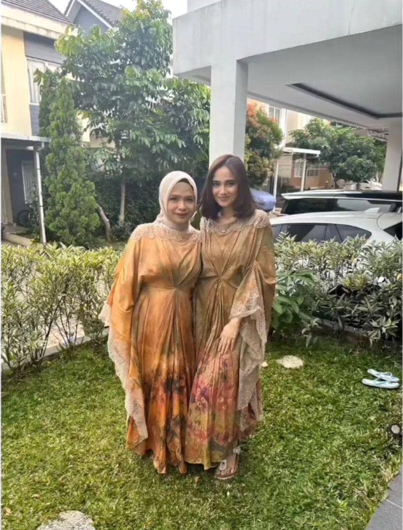 Syifa Hadju dan mama (instagram.com/sndihadju)