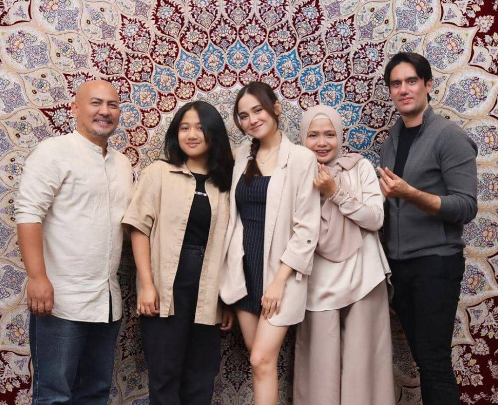 Syifa Hadju dan mama (instagram.com/andreariyantho)