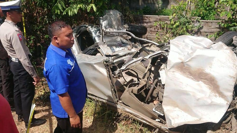 Kondisi mobil yang tertabrak kereta api barang. IDN Times/ Bramanta Pamungkas