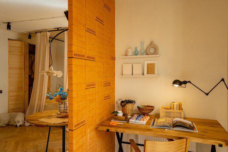 ilustrasi area belajar di kamar tidur (freepik.com/rosshelenphoto)