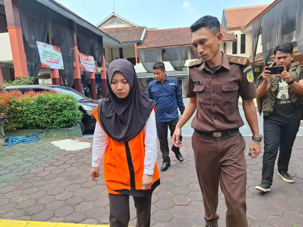 Terdakwa kasus penganiayaan anak selebgram Emy Aghnia, Suster IPS. (IDN Times/Rizal Adhi Pratama)