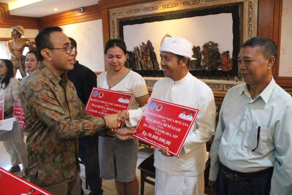 Warga Terkena Musibah di Denpasar Dapat Bantuan Uang
