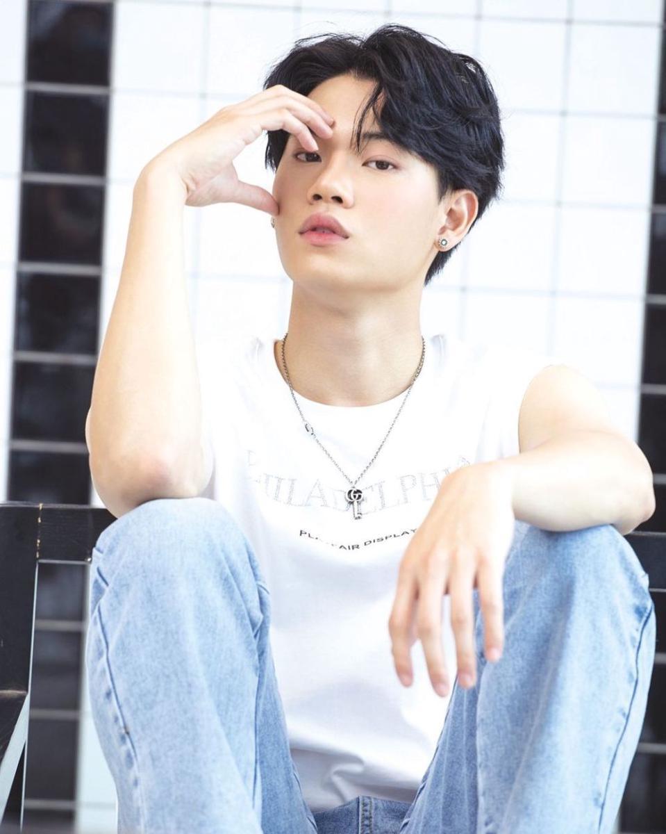 potret styling sleeveless shirt ala Yin Anan (instagram.com/yinyin_anw)