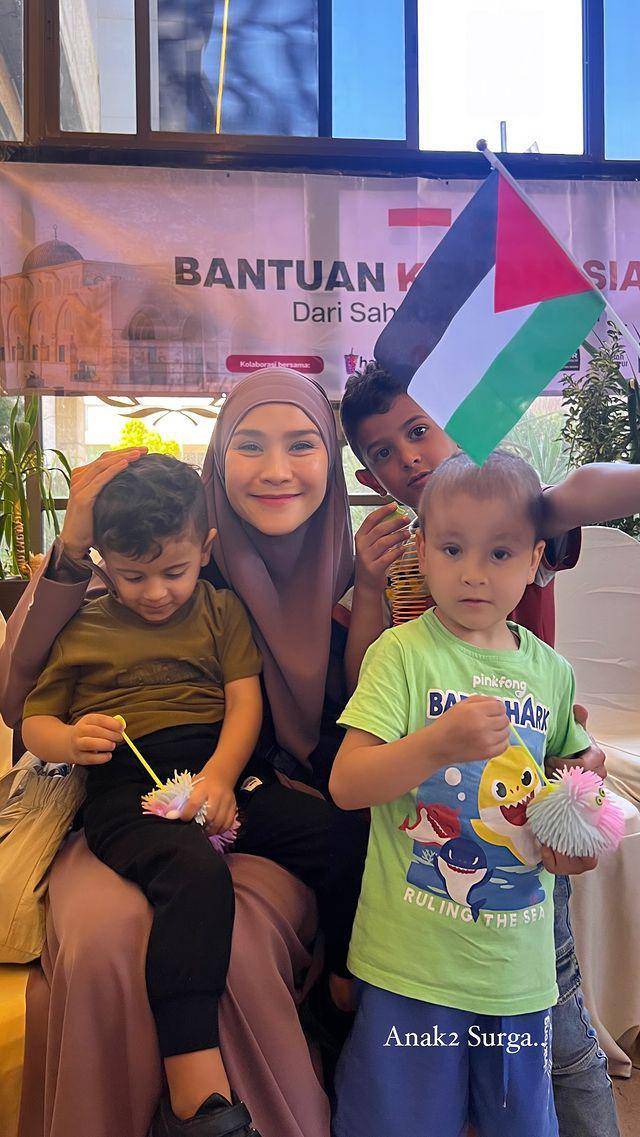 potret Zaskia Mecca di kamp pengungsian Palestina (instagram.com/zaskiadyamecca)