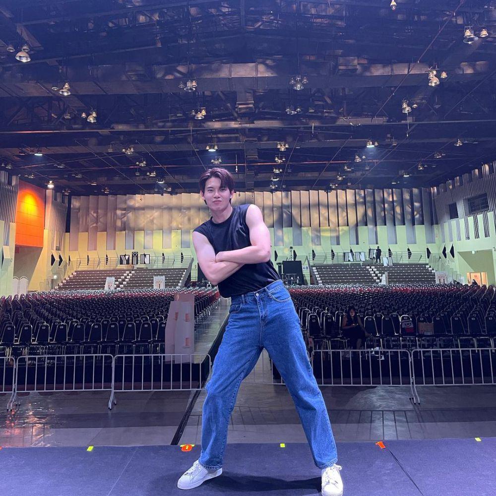 potret styling sleeveless shirt ala Yin Anan (instagram.com/yinyin_anw)