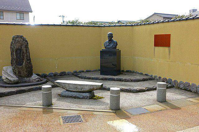 potret Museum D. T. Suzuki (commons.wikimedia.org/Daderot)