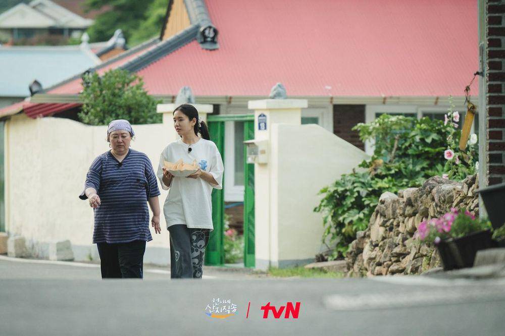 cuplikan variety show Korea Fresh Off The Sea (instagram.com/tvn_joy)