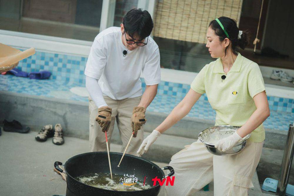 cuplikan variety show Korea Fresh Off The Sea (instagram.com/tvn_joy)