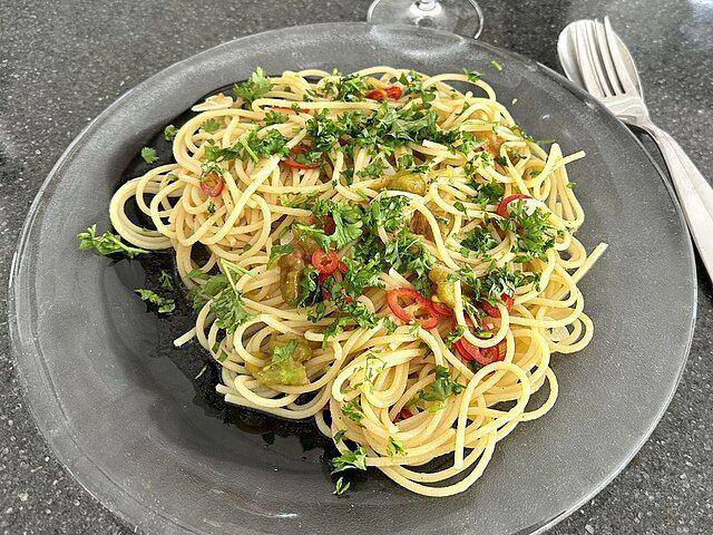 ilustrasi aglio e olio (wikimedia.org/Bairuilong)