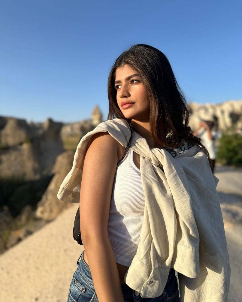 Anjini Dhawan (instagram.com/anjinidhawan)