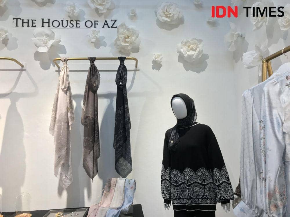 Koleksi scarves kolaborasi ADA dan Zeta Prive. 7 Juli 2024. (IDN Times/Hani Safanja)