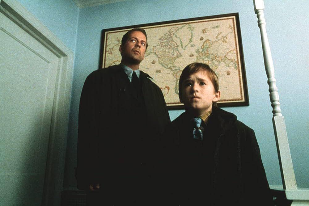 adegan dalam film The Sixth Sense. (dok. Buena Vista Pictures/The Sixth Sense)