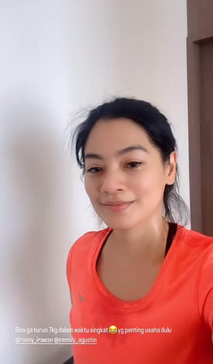 potret Titi Kamal rajin olahraga untuk menurunkan 7 kilogram berat badannya demi kebutuhan syuting (instagram.com/titi_kamall)