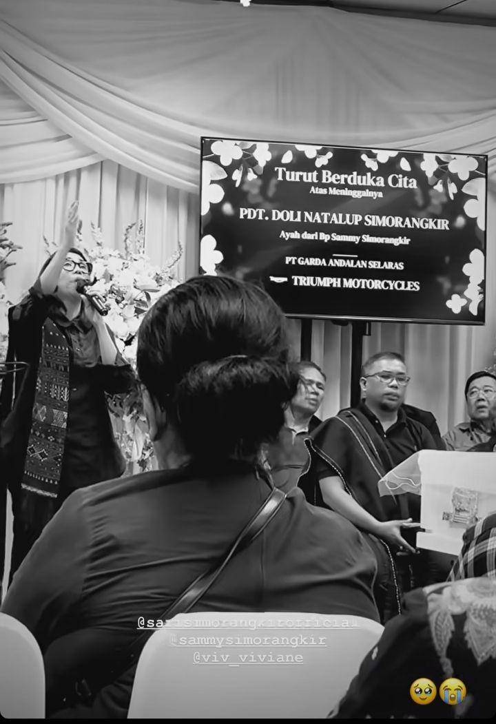 Suasana rumah duka ayah Sammy Simorangkir (Instagram.com/gisel_la)