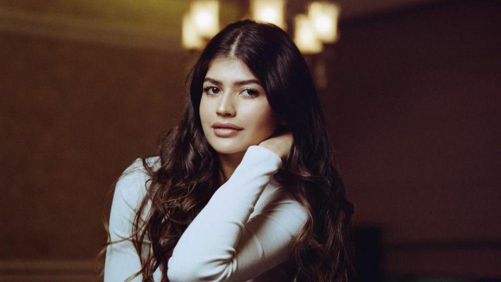 8 Potret Anjini Dhawan, Keponakan Varun Dhawan yang Debut di Bollywood