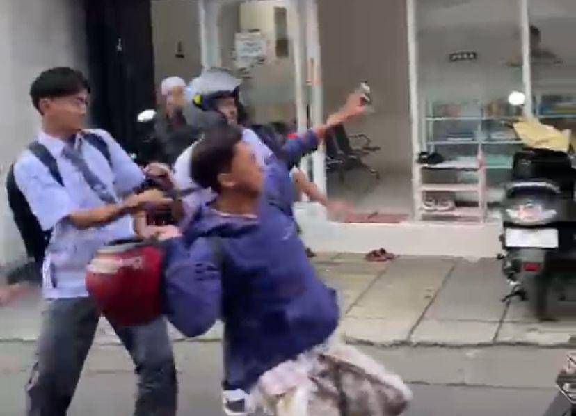 Potongan video viral tawuran antar pelajar di Kota Sukabumi (IDN Times/Siti Fatimah)