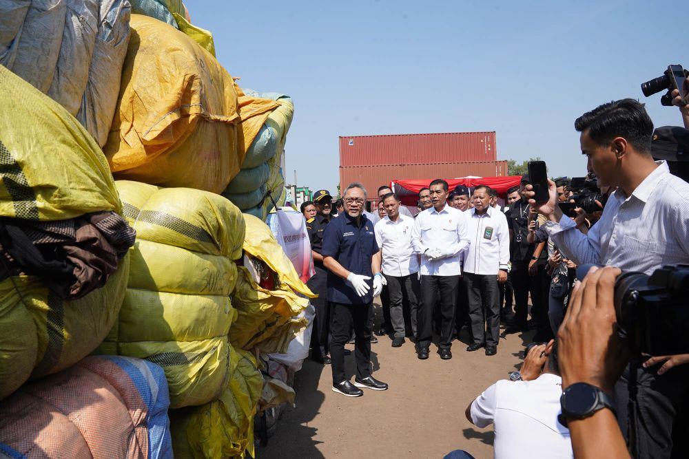 Kain Gulungan Senilai Rp46 Miliar Diamankan Satgas Impor Ilegal