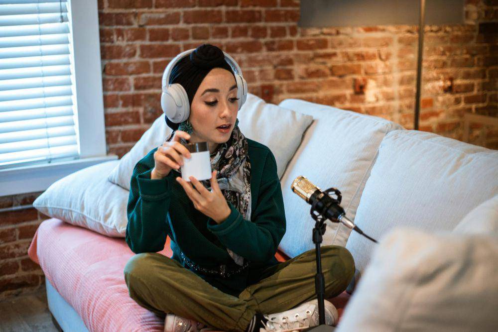ilustrasi host live streaming (pexels.com/RDNE Stock project
