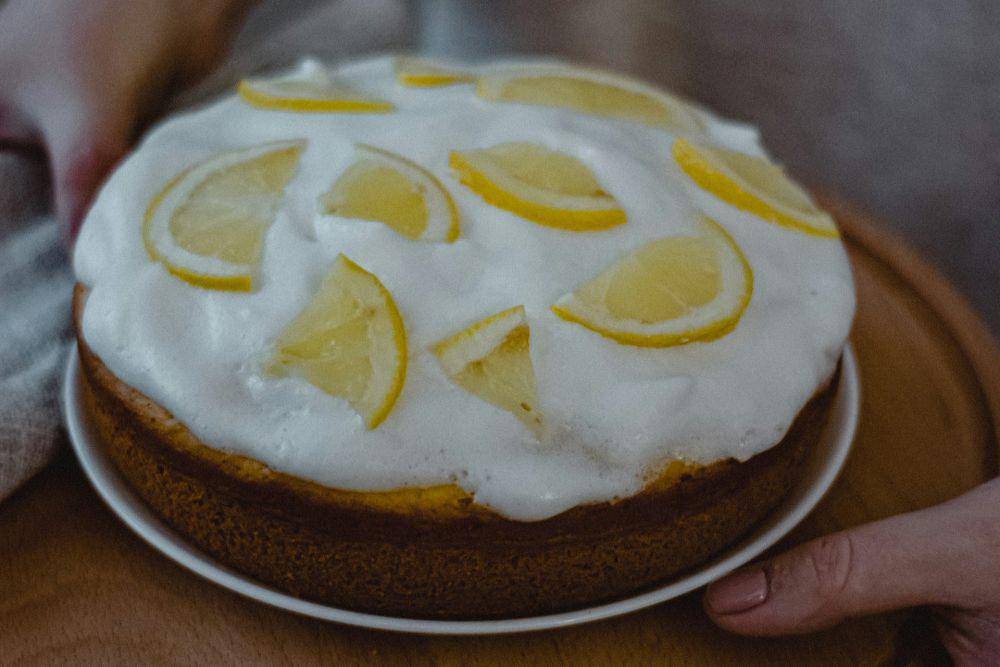 ilustrasi lemon cake (unsplash.com/pure julia)