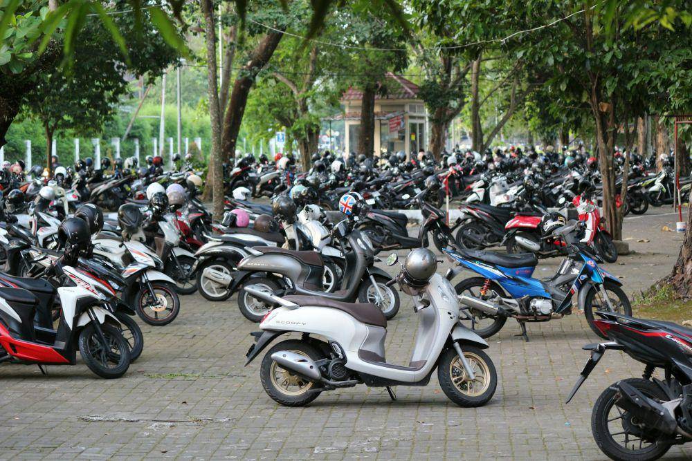 Ilustrasi parkiran motor (Unsplash.com/RUMAH ZIS UGM)
