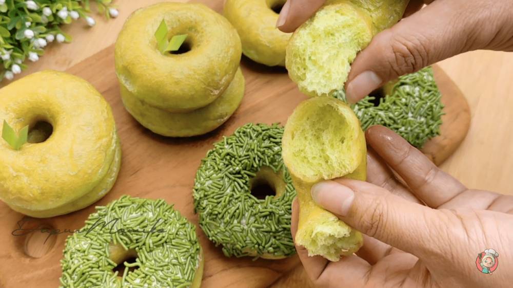 donat pandan santan (youtube.com/Mamike Kitchen)