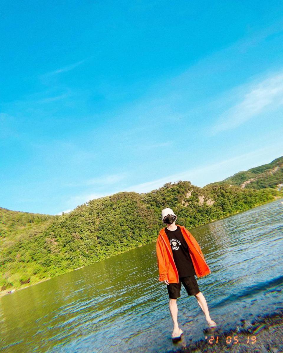 mix and match outfit hoodie ala Kun WayV (instagram.com/kun11xd)