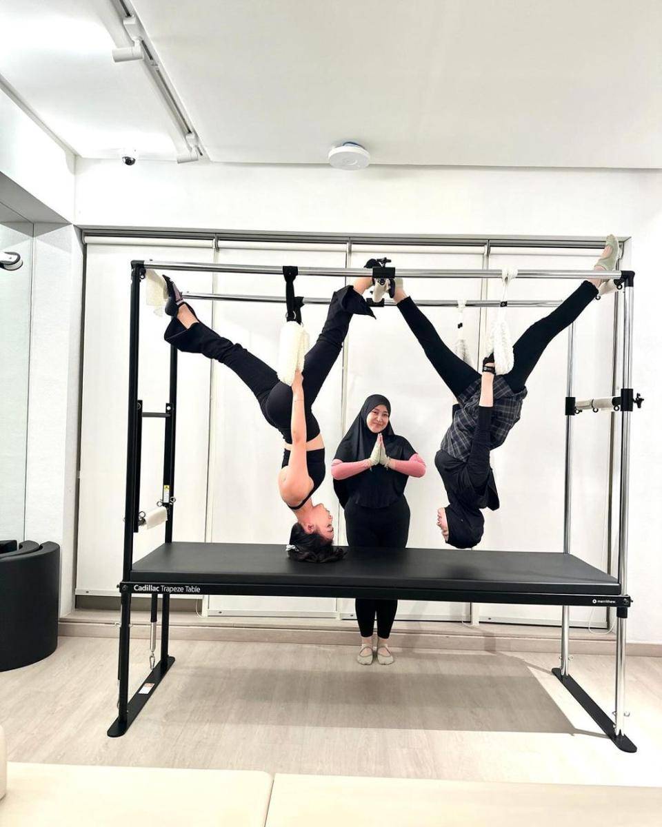 Inara Rusli berlatih pilates (instagram.com/mommy_starla)