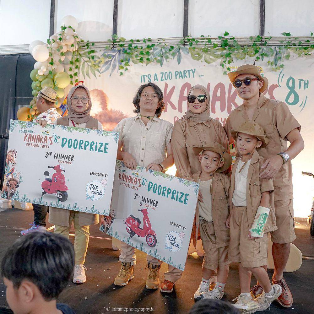 potret Tya Ariestya bagi-bagi doorprize di ulang tahun sang anak (instagram.com/tya_ariestya)