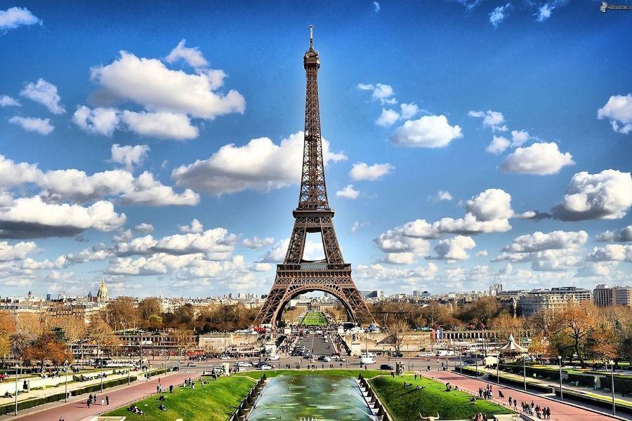 [QUIZ] Lebih Suka Liburan ke Menara Eiffel atau Museum Louvre? Kami Tahu Sifat Aslimu Lho!