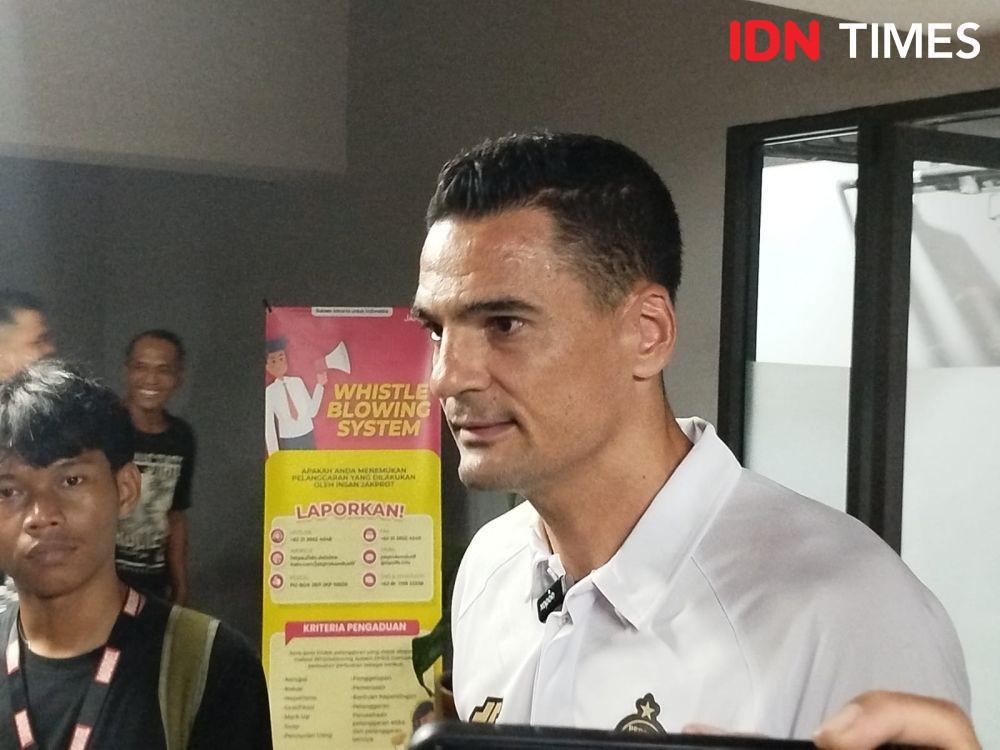Pelatih Persija, Carlos Pena. (IDN Times/Sandy Firdaus)