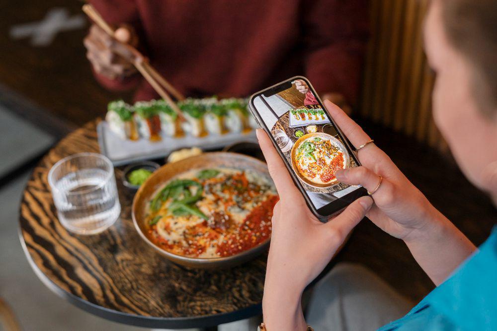 5 Cara Makan Hemat di Restoran, Gak Bikin Boncos!