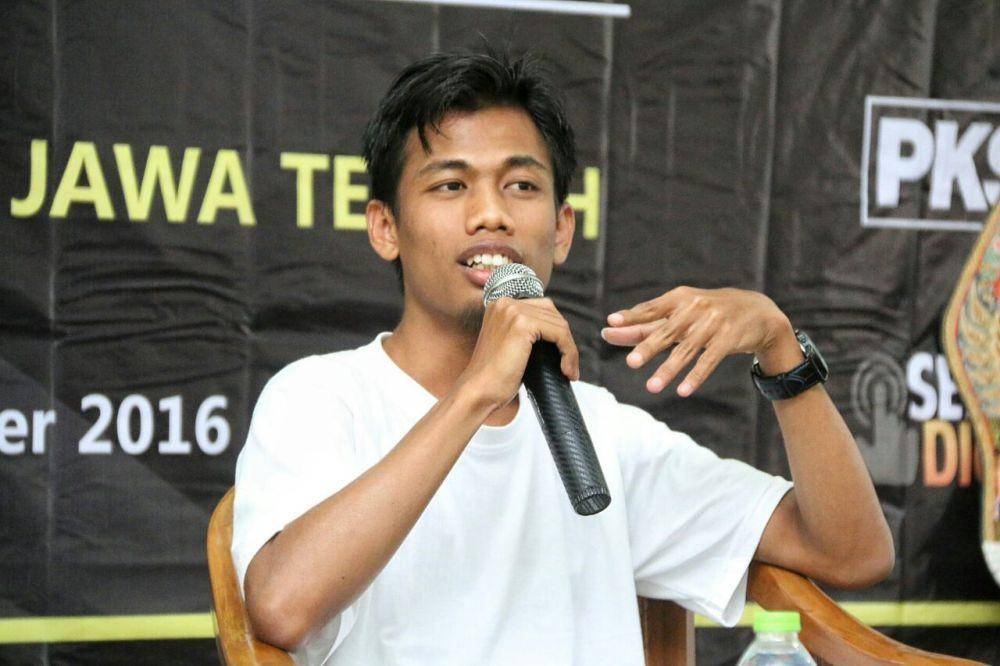 potret agus mulyadi penulis novel seni memahami kekasih (agusmulyadi.web.id)