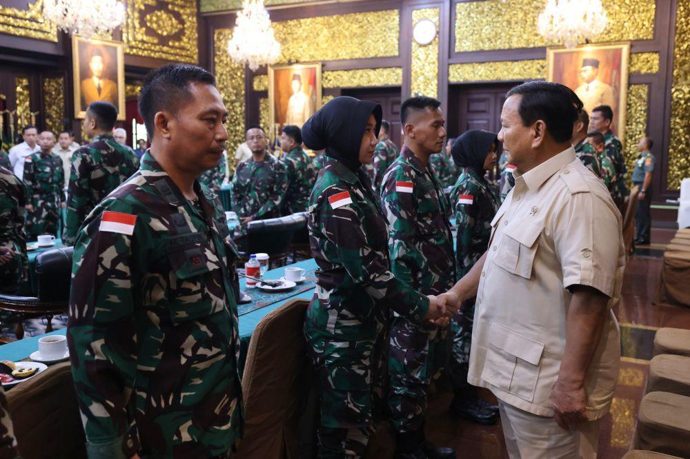 Prabowo Beri Arahan 40 Nakes yang akan Tugas Misi Kemanusiaan di Gaza