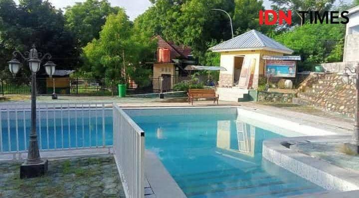 Foto kolam renang di Pantai Lawata (IDN Times/Juliadin)