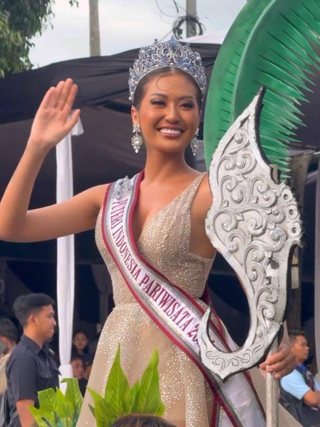 Ketut Permata Juliastrid di Jember Fashion Carnaval 2024 (instagram.com/jemberfashioncarnaval)