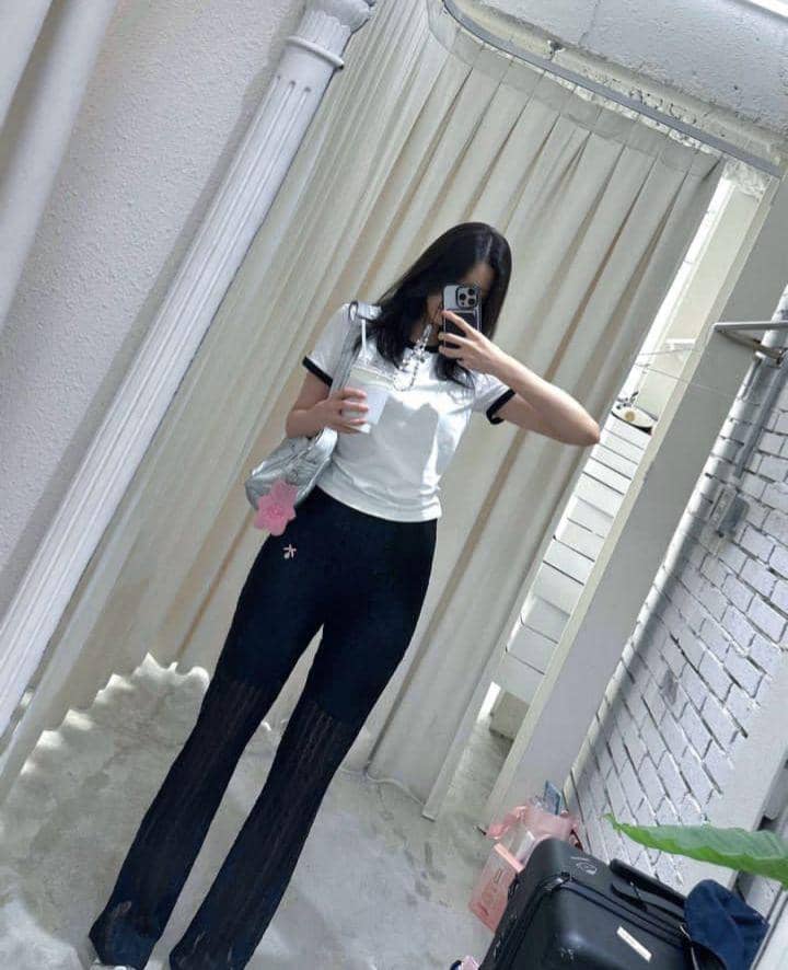 Kim Minju (instagram.com/minn.__.ju)