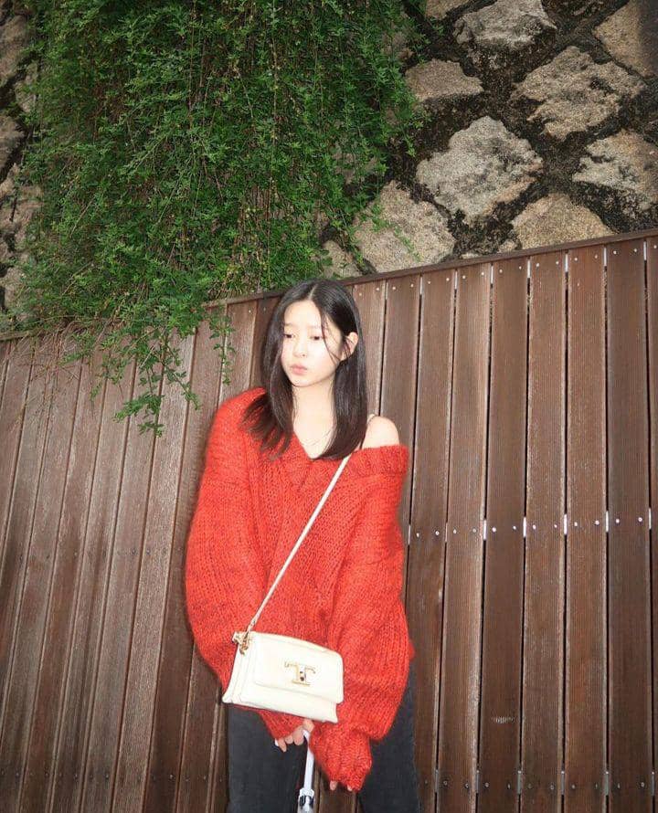 Kim Minju (instagram.com/minn.__.ju)