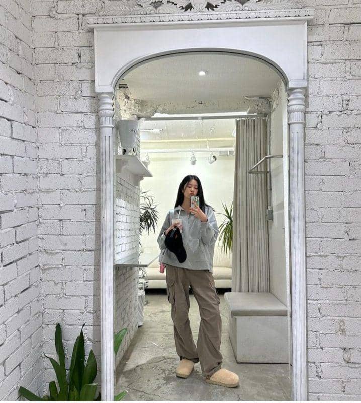 Kim Minju (instagram.com/minn.__.ju)