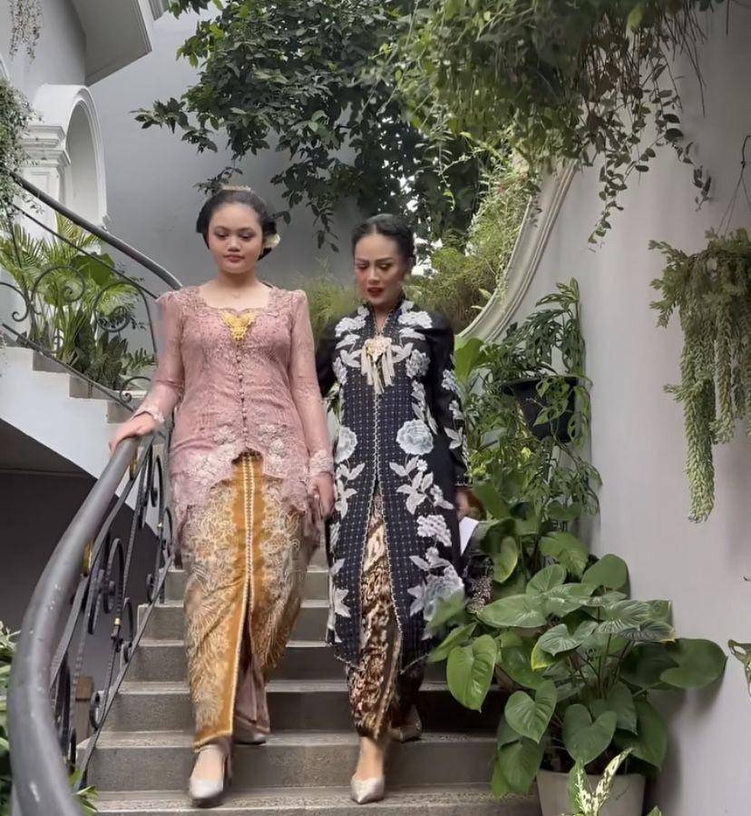 potret Amora Lemos di HUT ASEAN ke-57 (Instagram.com/anggi30)